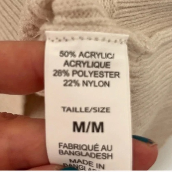 SUZY Shier V-Neck Sweater - Picture 8 of 9